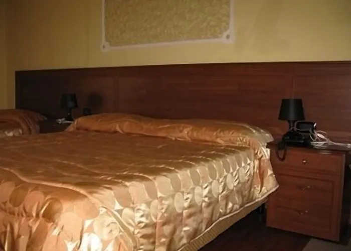 Iris Отель Неаполь