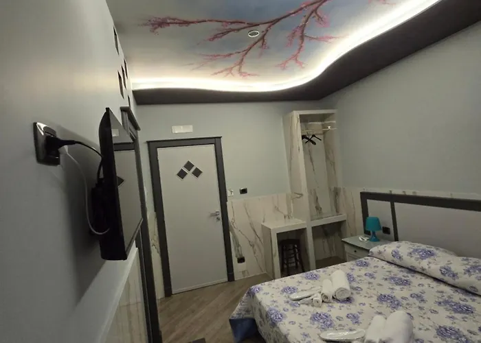 Iris Отель Неаполь