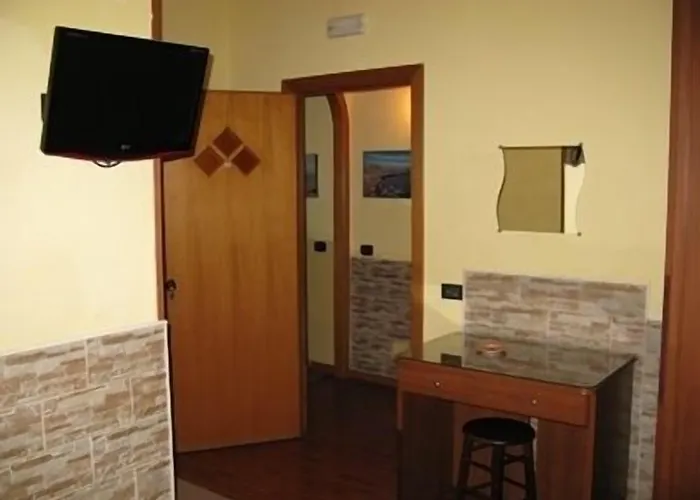 Iris Отель Неаполь