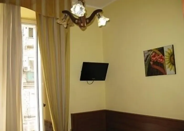 Iris Отель Неаполь