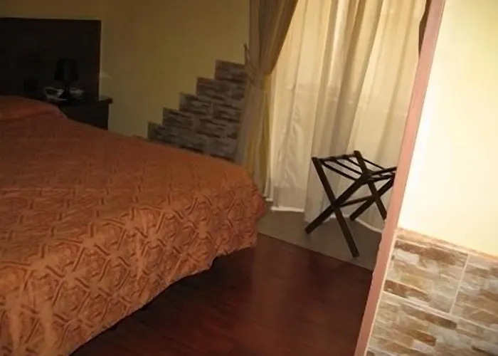 Iris Отель Неаполь