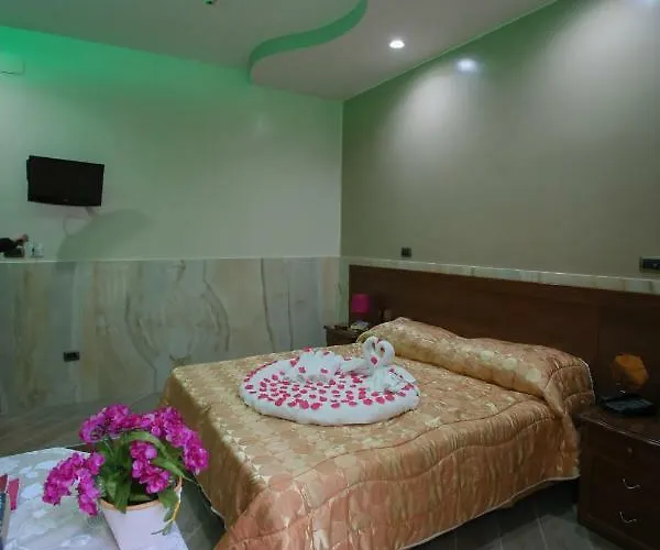 Iris Отель Неаполь