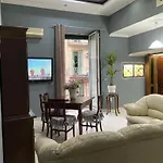 Iris Hotel *