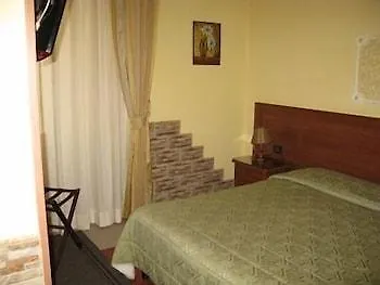 Iris Hotel